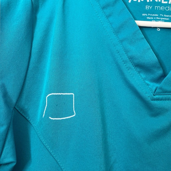 Women’s Scrub Top - Size Small - Picture 3 of 4